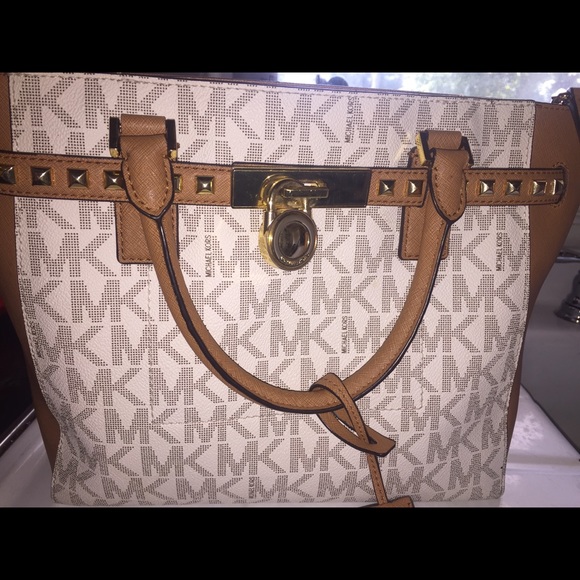 AUTHENTIC WALLET INCLUDED - Picture 1 of 7